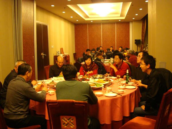 公司举办2012新年酒会(图1)