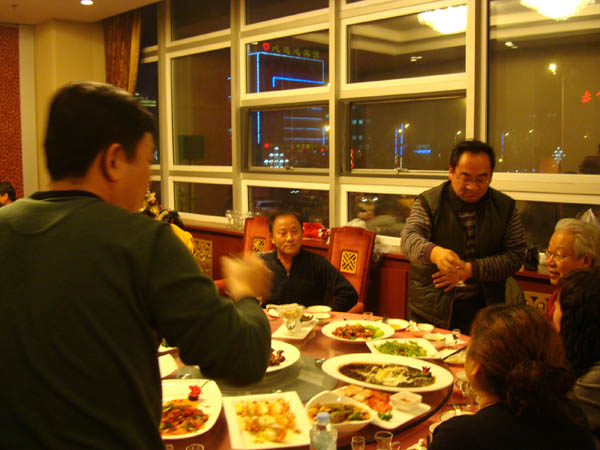 公司举办2012新年酒会(图2)